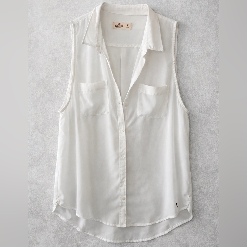 🤍 Hollister Sleeveless Button-Up Blouse – Size M 🤍